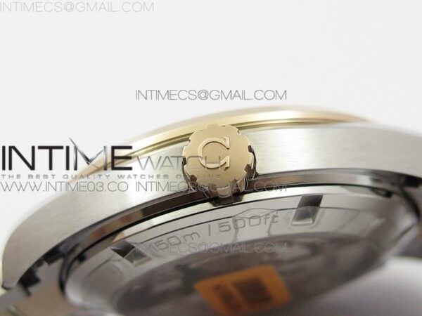 AQUA TERRA 150M GMT SS/RG - Image 9