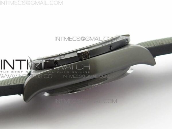 CHRONOMAT 44MM BLACKSTEEL GF - Image 10