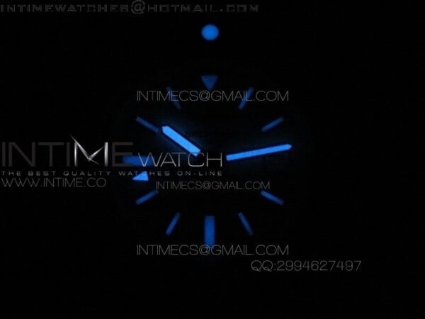 Avenger GMT SS Black Sticks Marker Dial on Rubber strap A2836 - Image 5