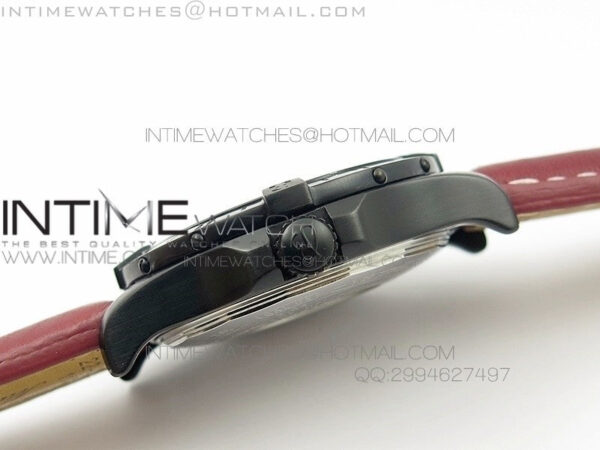 Avenger GMT DLC Black Numeral Marker Textured Dial on Leather strap A2836 - Image 6