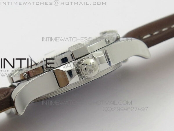 Avenger GMT SS Black Numeral Marker Dial on Leather strap A2836 - Image 7