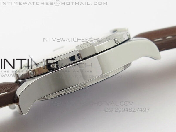 Avenger GMT SS Black Numeral Marker Dial on Leather strap A2836 - Image 8