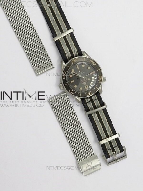 SEAMSTER 300 "NO TIME TO DIE" TITANIUM V2 LIMITED EDITION - Image 16