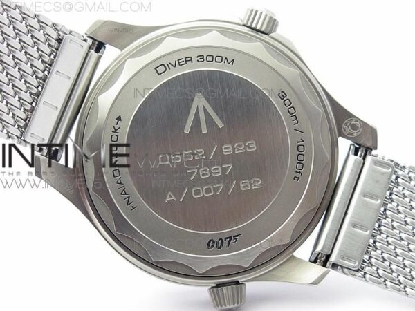SEAMSTER 300 "NO TIME TO DIE" TITANIUM V2 LIMITED EDITION - Image 4