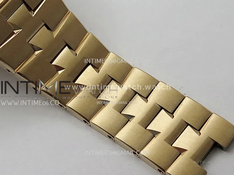 Overseas 4520V RG 8F Best Edition Green Dial on RG Bracelet A5100