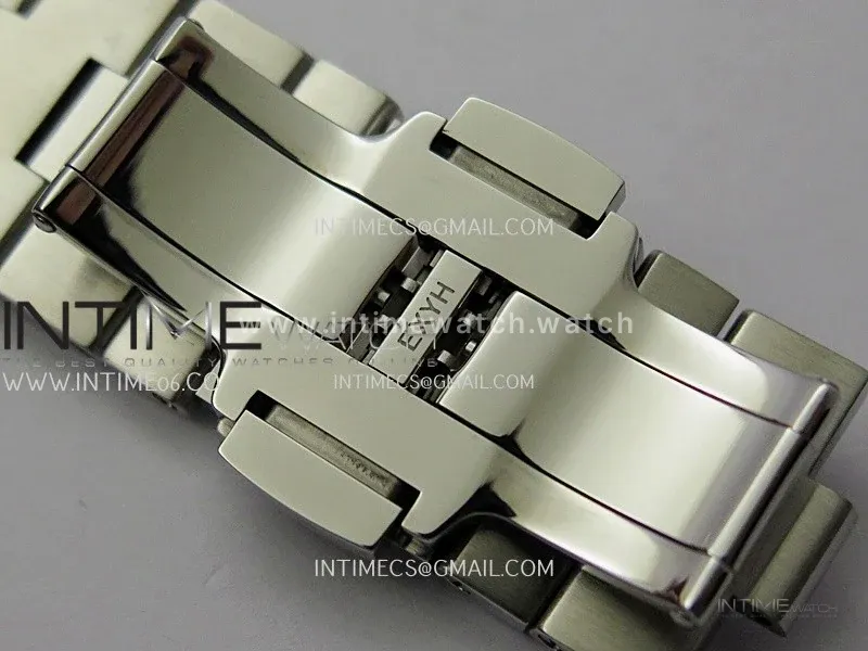 Overseas Blue Dial Ref: 4500V/110A-B128